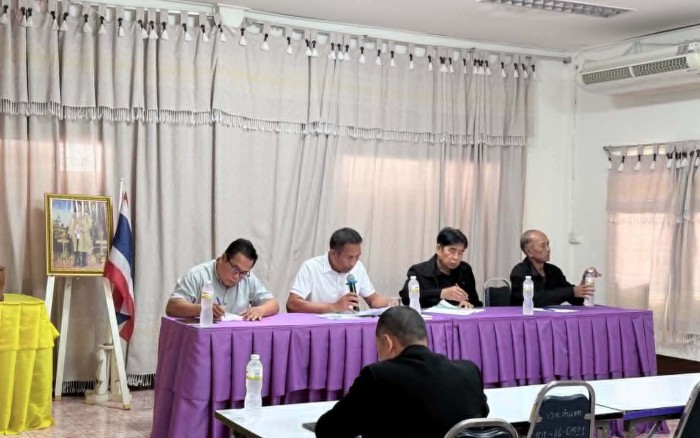 ประชุมคณะผู้บริหารองค์การบริหารส่วนตำบล  ข้าราชการ พนักงานส่วนตำบลกำเเมด