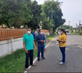 องค์การบริหารส่วนตำบลกำแมดตรวจสอบพื้นที่เพื่อแก้ไขปัญหาน้ำท่วมขังบริเวณบ้านโนนยาง หมู่ที่ 3