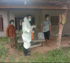 องค์การบริหารส่วนตำบลกำแมด ช่วยเหลือประชาชนในการฉีดพ่นยาฆ่าเชื้อ เพื่อควบคุมการแพร่ระบาดของโรคติดเชื้อไวรัสโคโรน่า 2019 (COVID-19)