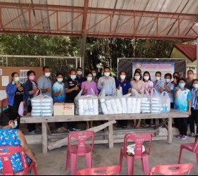 องค์การบริหารส่วนตำบลกำแมด มอบหน้ากากอนามัยและเจลแอลกอฮอล์ล้างมือให้ประชาชนในพื้นที่